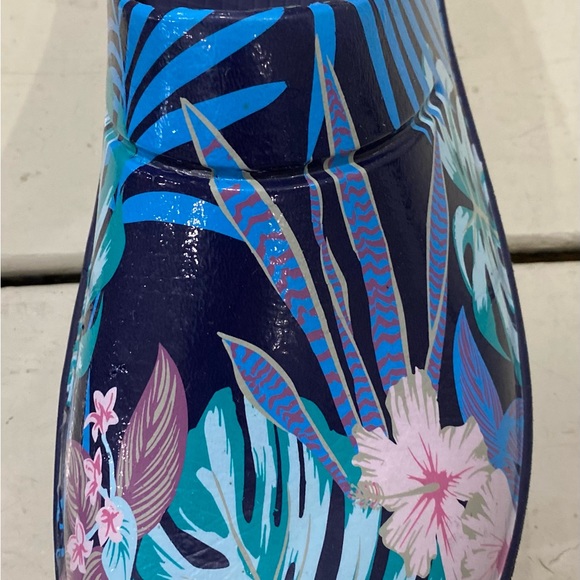 Oofos Clog in Limited Edition Hawaiian Flora Print Size 12 - Picture 4 of 5